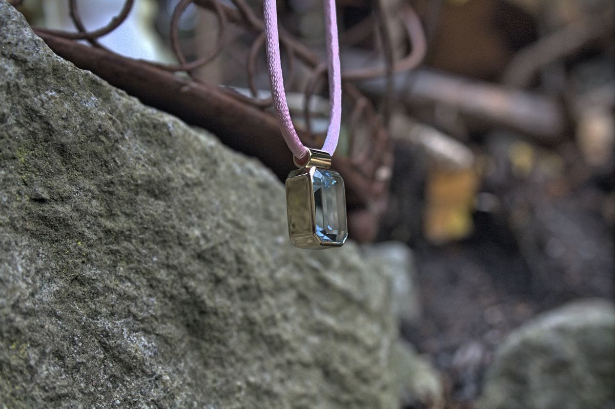 Aquamarin in Goldfassung