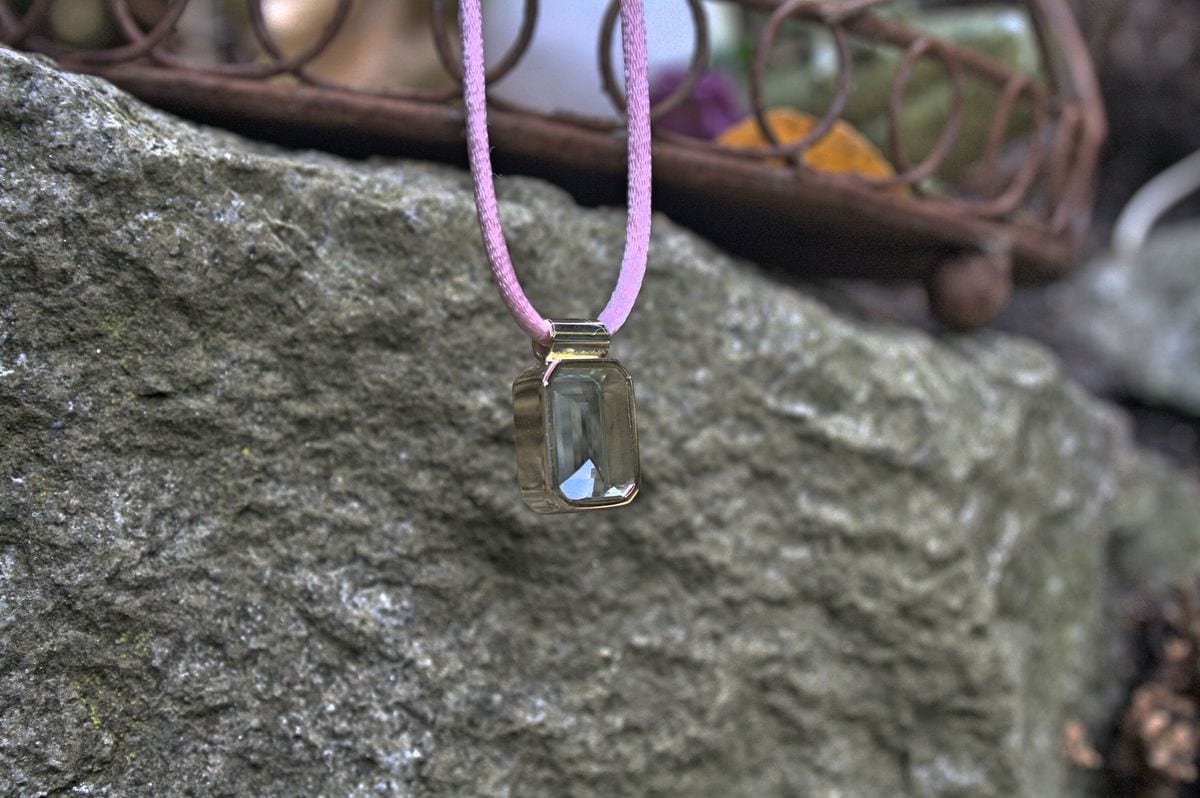 Aquamarin in Goldfassung