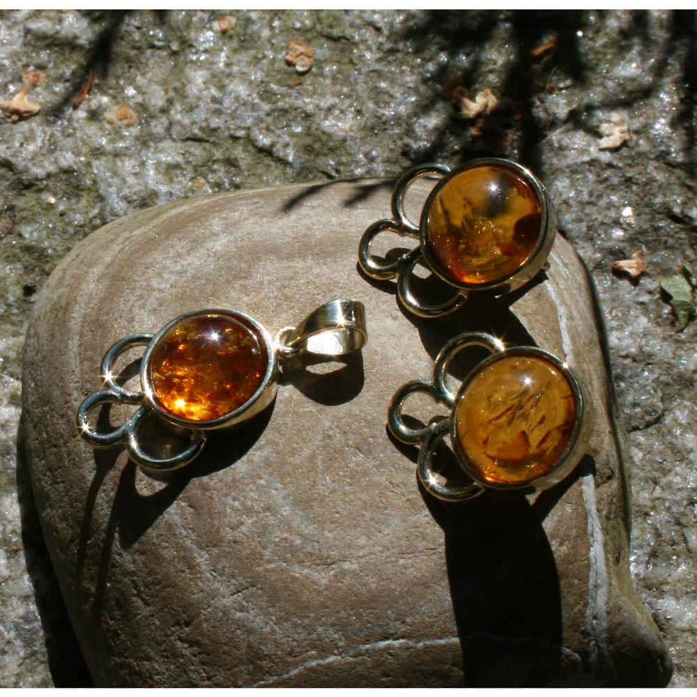 Bernstein Ohrstecker und Anhänger