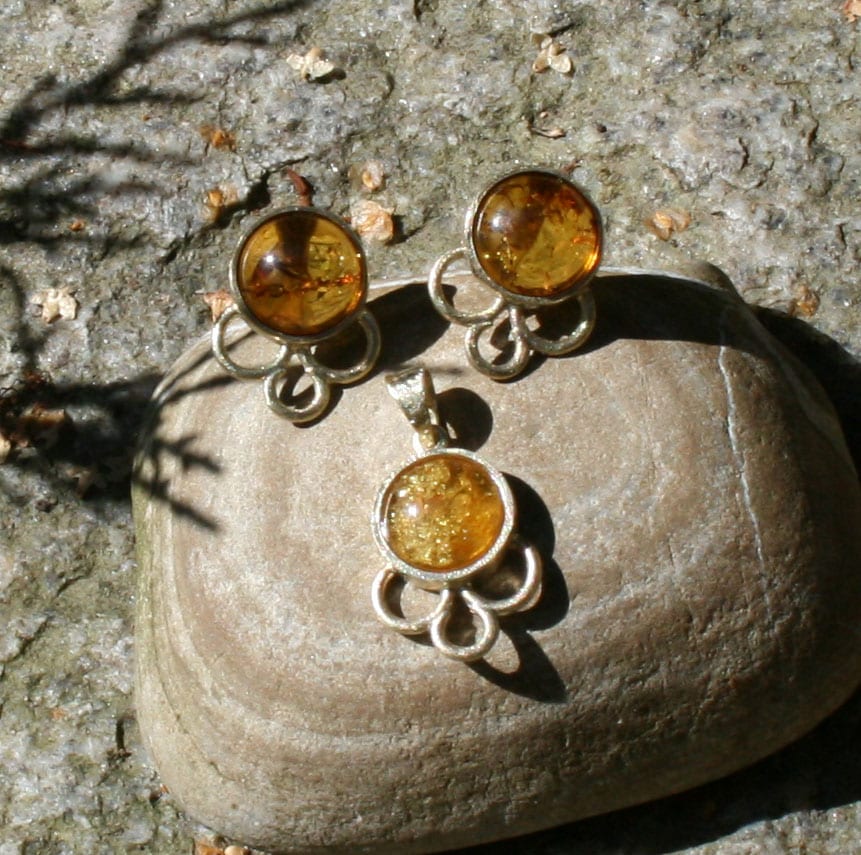 Bernstein Ohrstecker und Anhänger