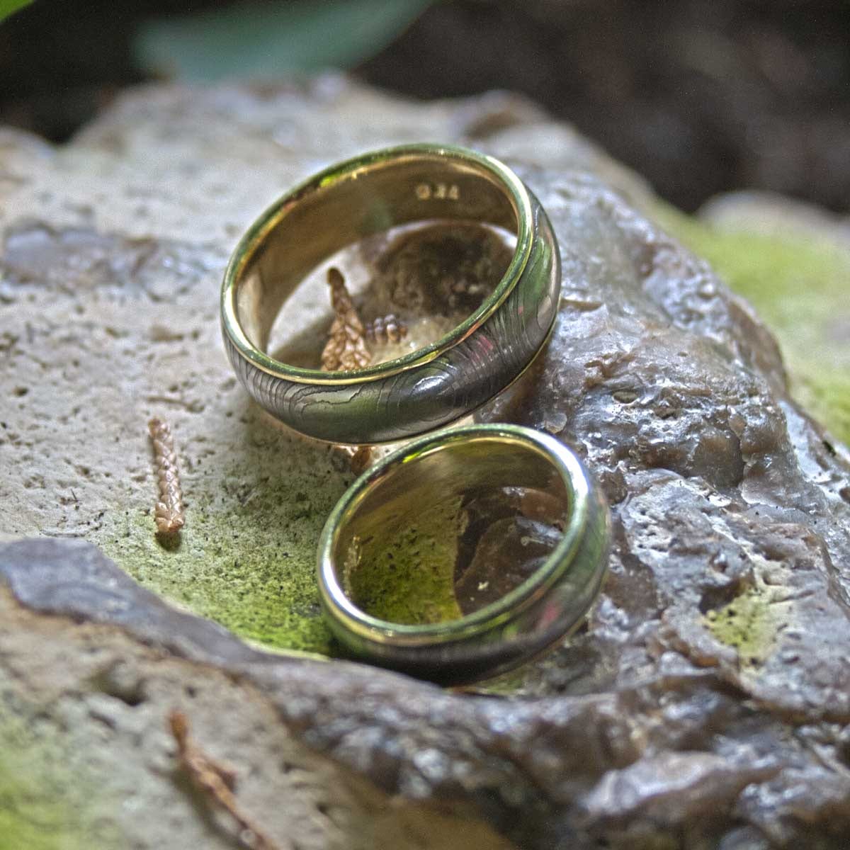 Augendamast mit Grüngoldauskleidung