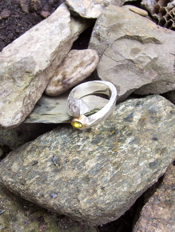 Dreikantschienenringe mit Turmalin