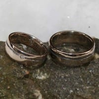 Weißgoldringe mit Niellostreifen