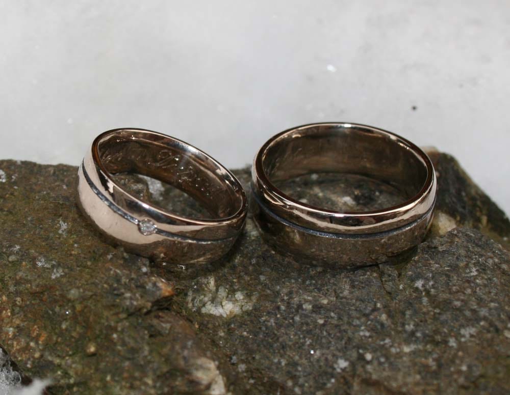 Weißgoldringe mit Niellostreifen