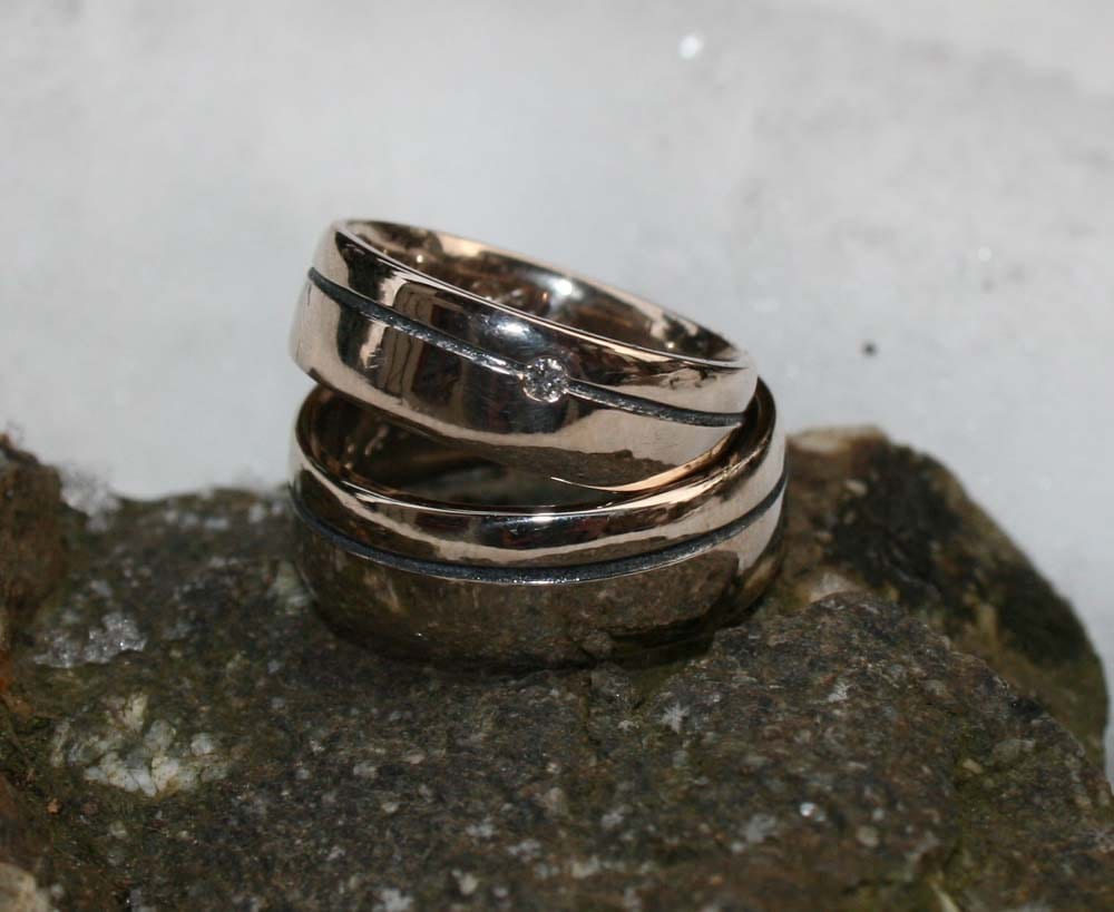 Weißgoldringe mit Niellostreifen