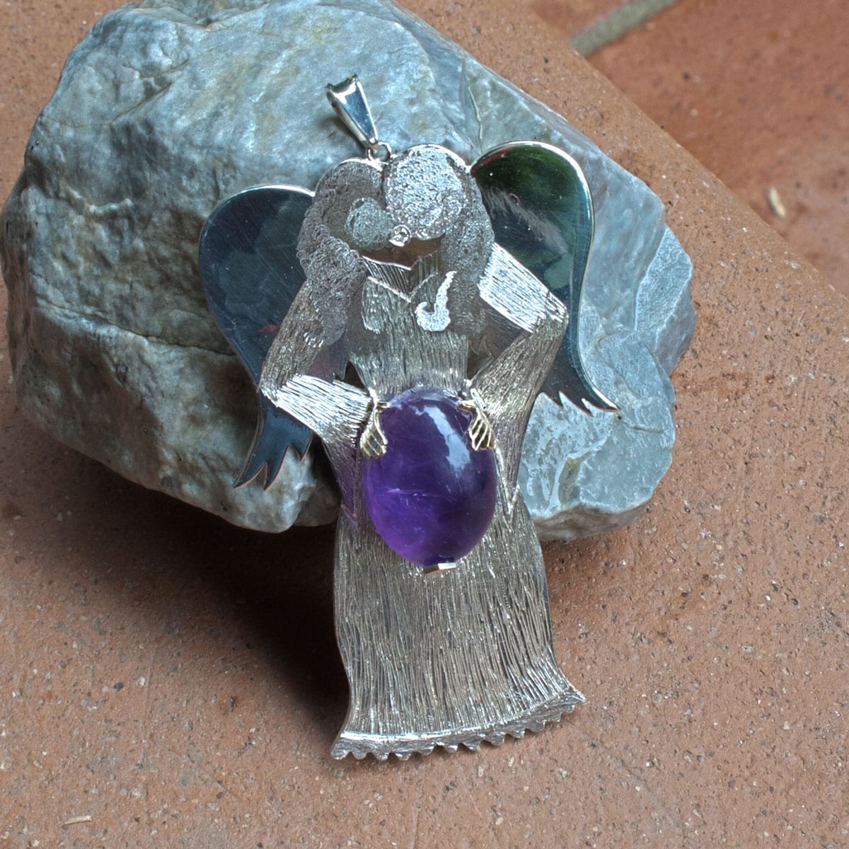 Engel mit Amethyst