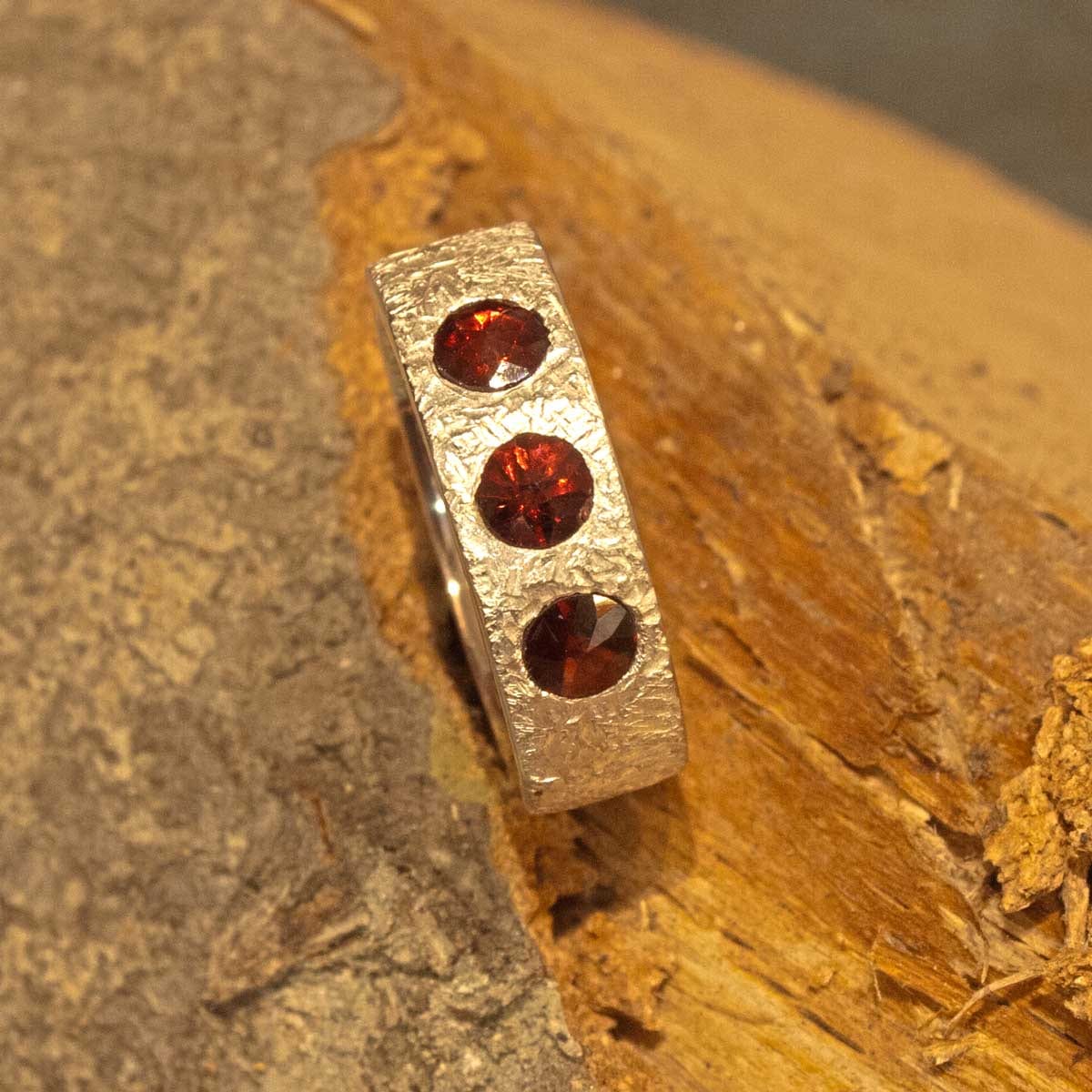 Granatring aus Silber