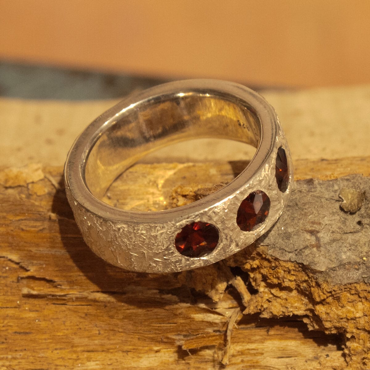 Granatring aus Silber