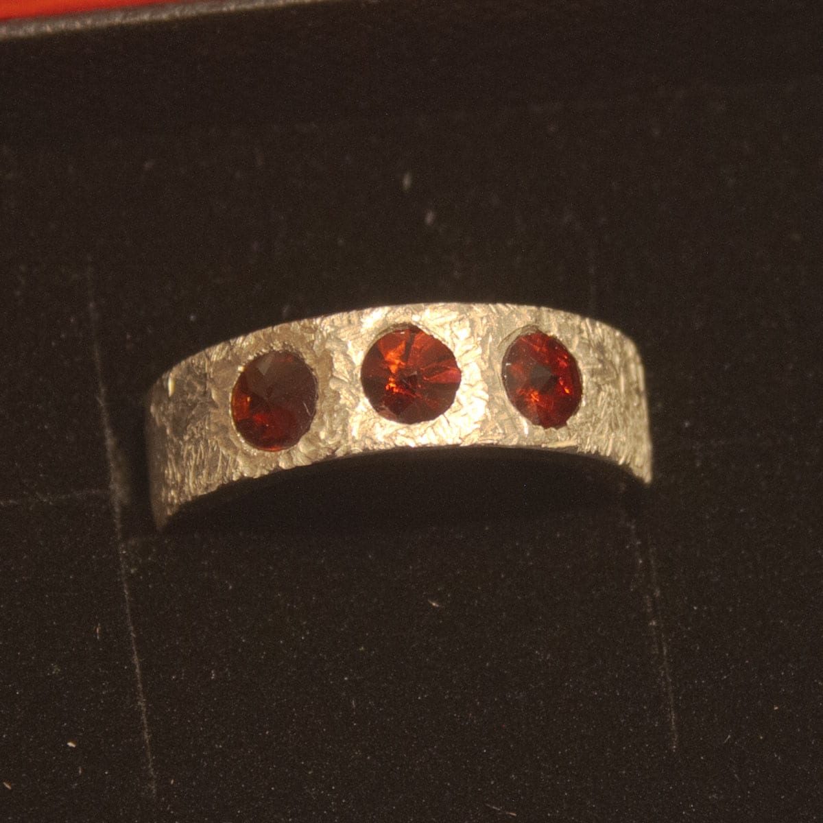 Granatring aus Silber