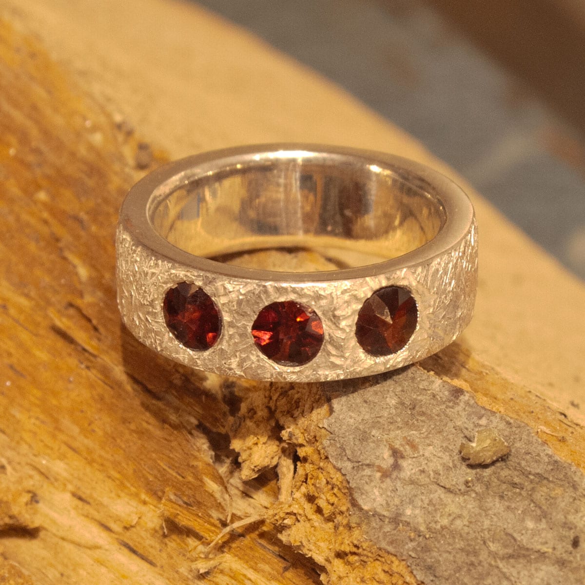 Granatring aus Silber