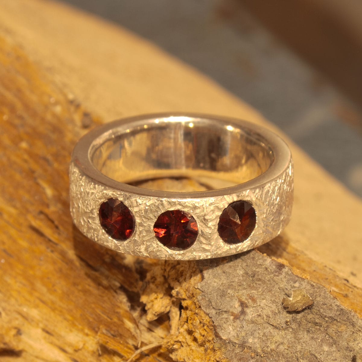 Granatring aus Silber