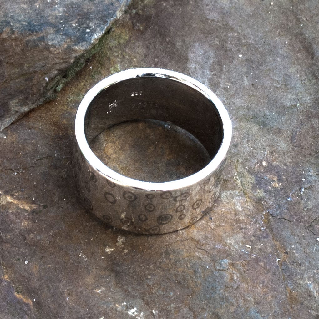 Silberringe mit Leopardenflecken