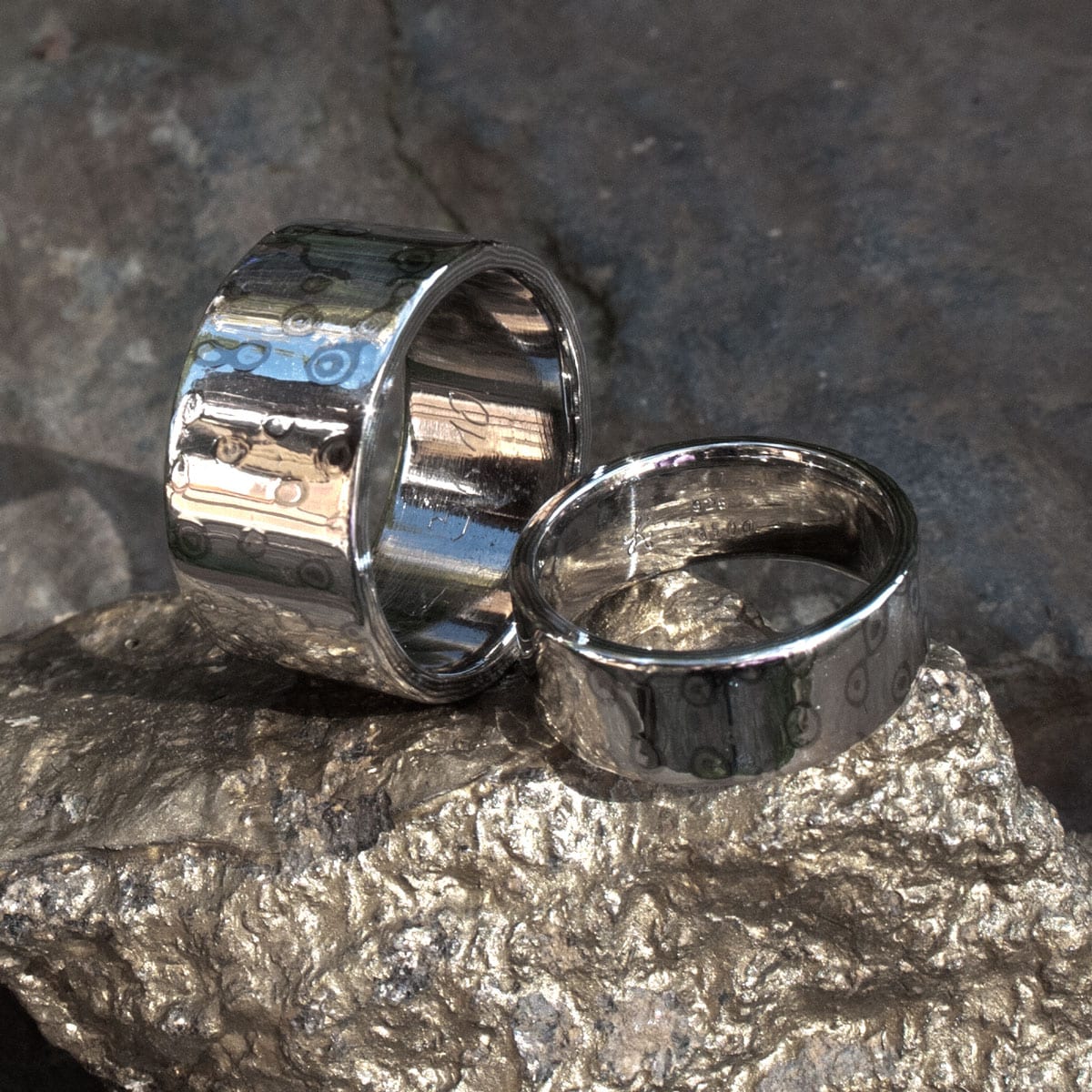 Silberringe mit Leopardenflecken