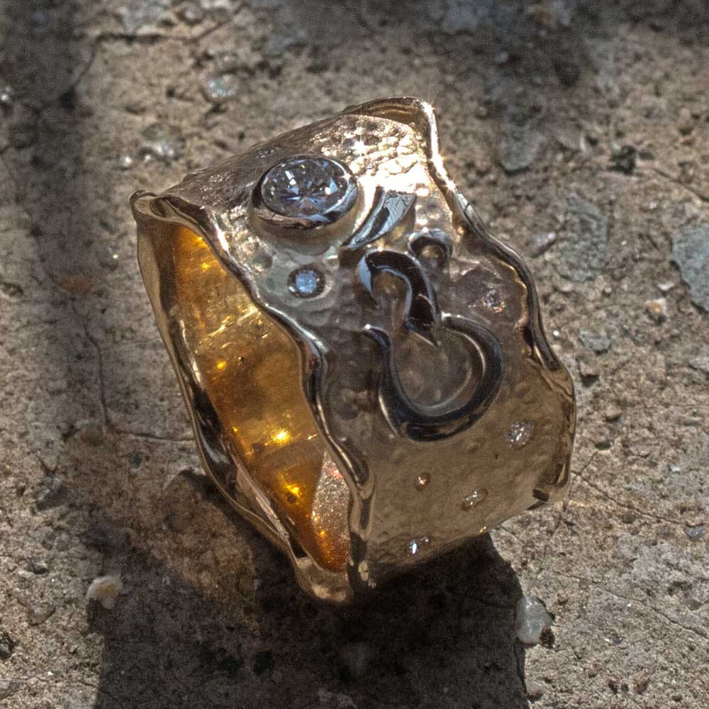 Goldring mit Om-Zeichen