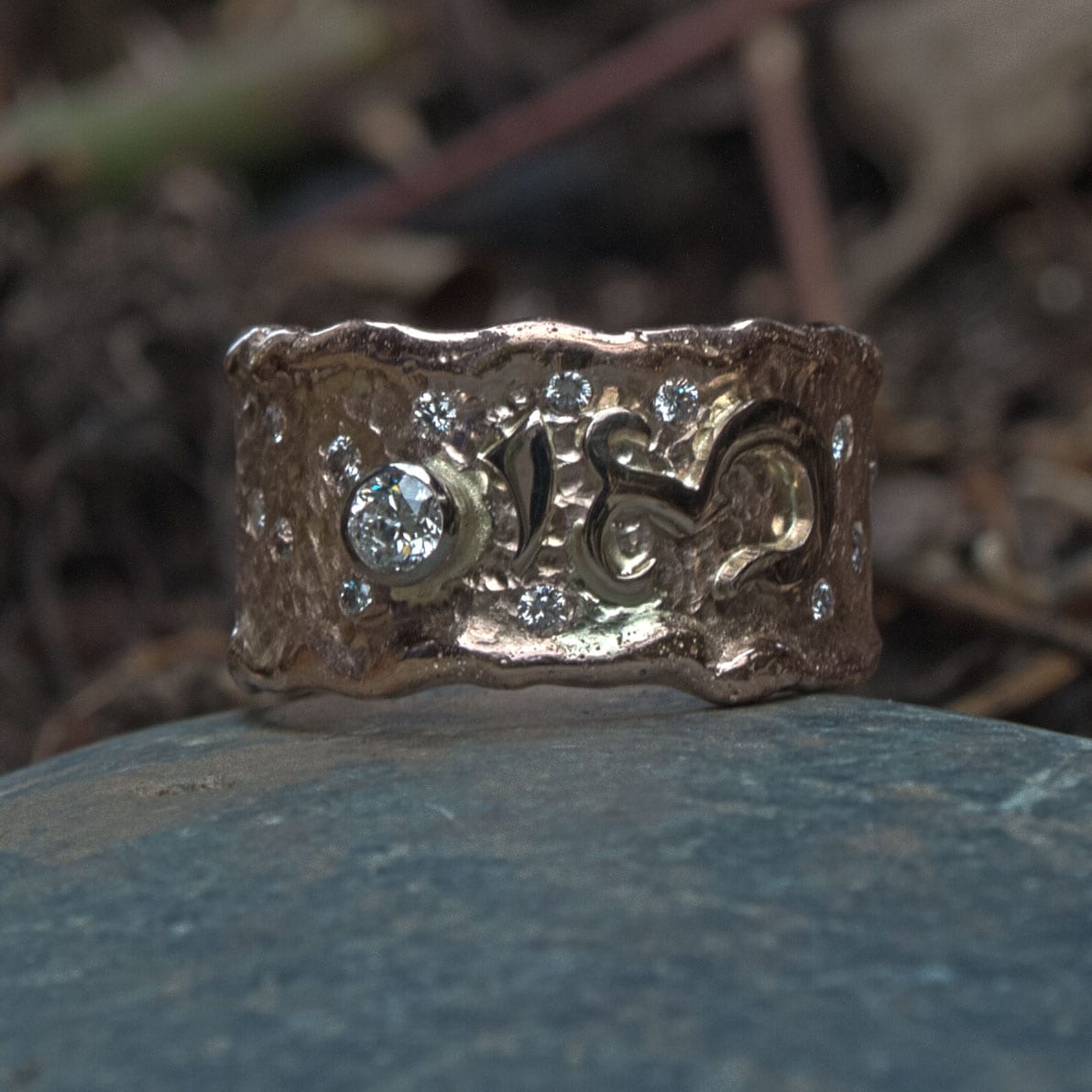 Goldring mit Om-Zeichen