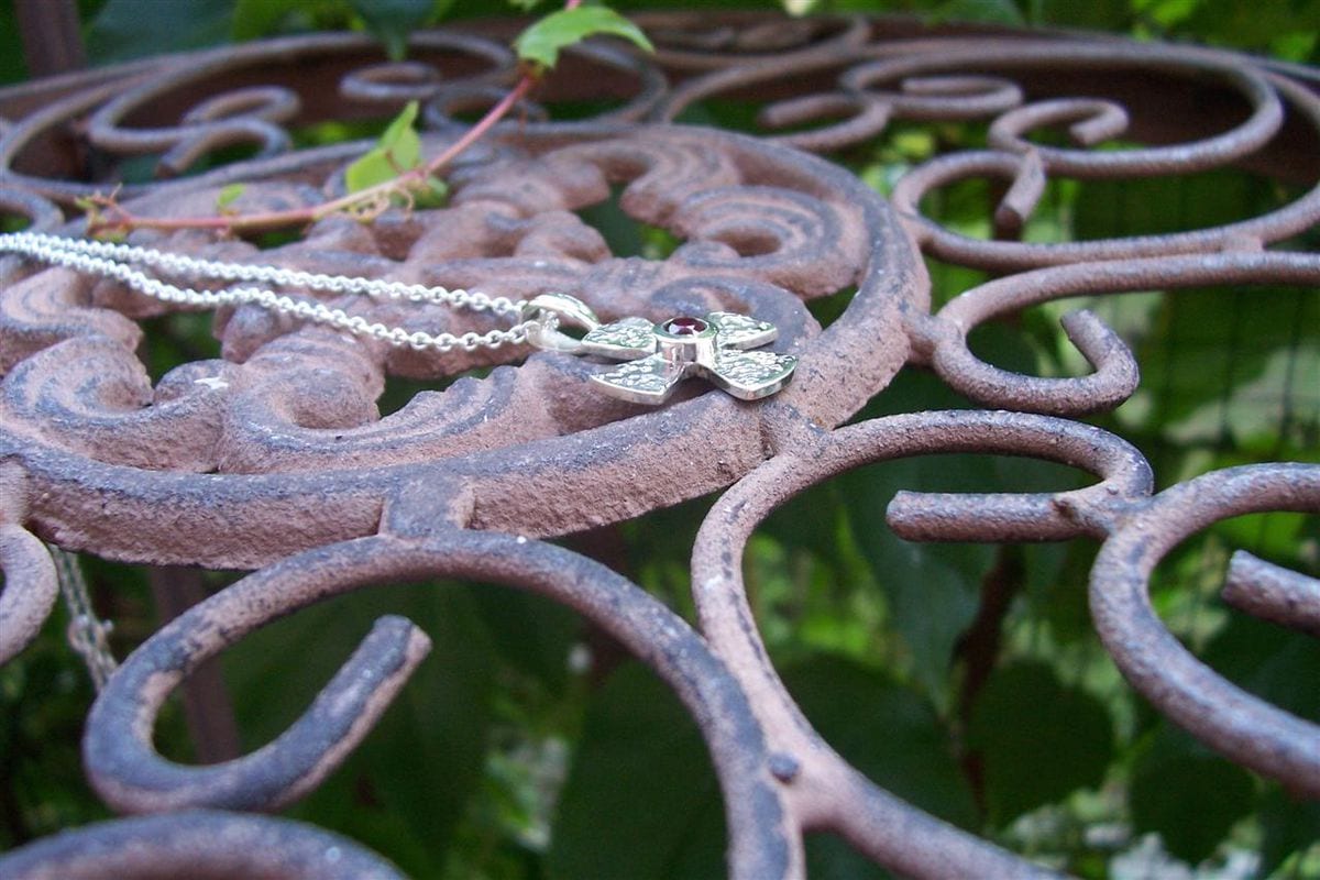 Kreuzanhänger mit Rubin