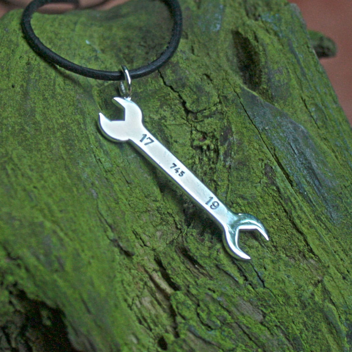 Schraubenschlüssel aus Silber