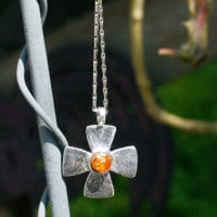 Taufkreuz mit Bernstein