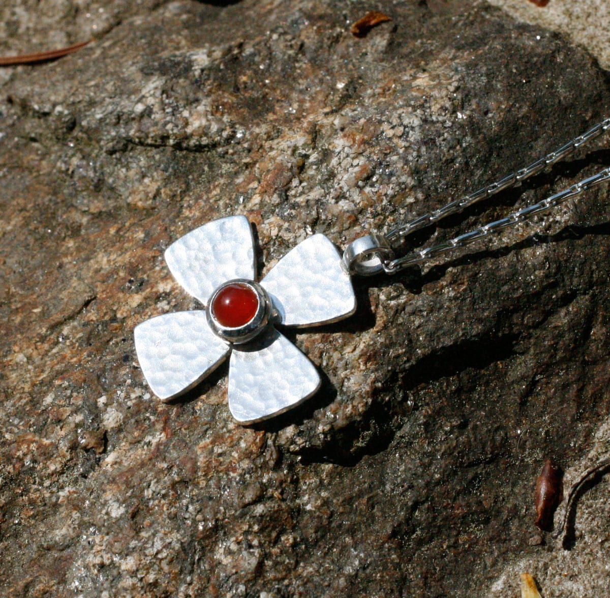 Taufkreuz mit Carneol