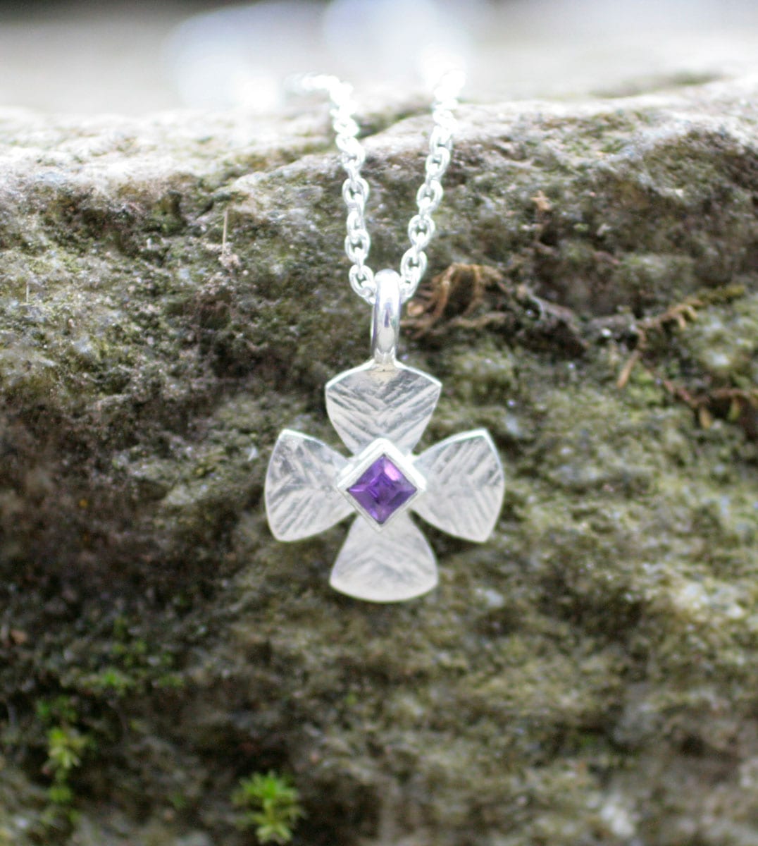 Taufkreuz mit Amethyst