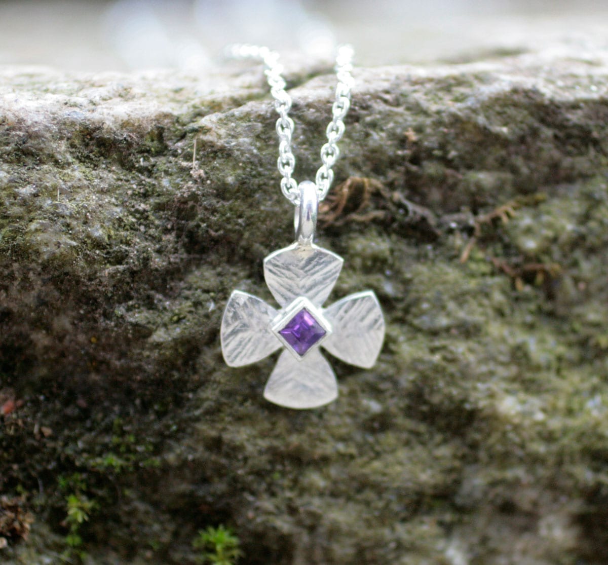 Taufkreuz mit Amethyst