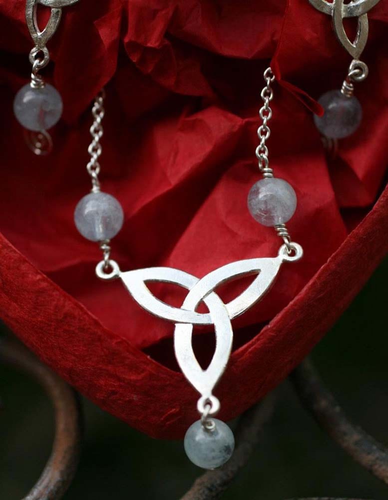 Kette und Ohrringe Wotansknoten mit Aquamarin