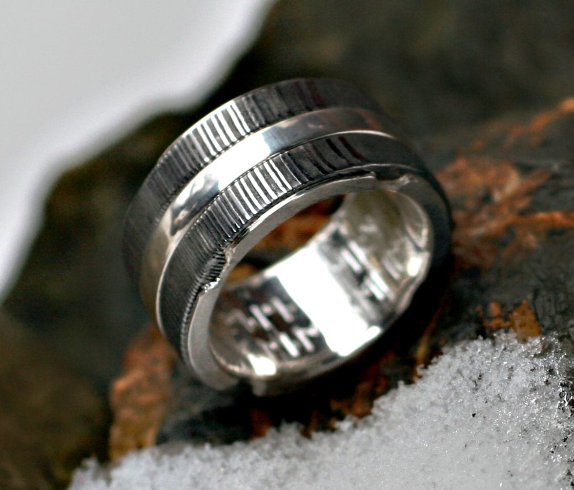 Damastringe mit Silberauskleidung und Peridot