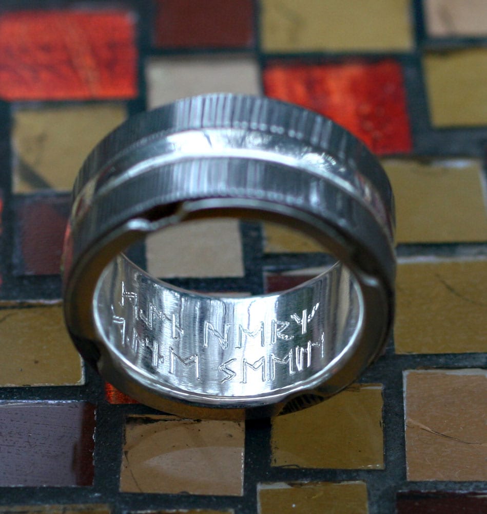 Damastringe mit Silberauskleidung und Peridot