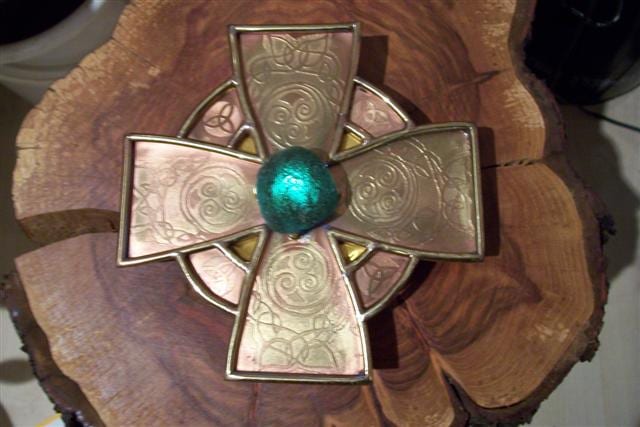 keltisches Kreuz mit Moldawit