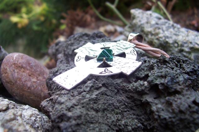 keltisches Kreuz mit Malachit