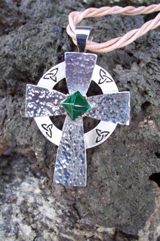 keltisches Kreuz mit Malachit