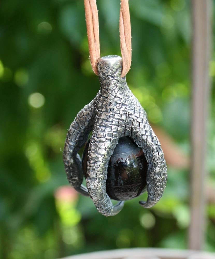 Rabenklaue mit Phiole