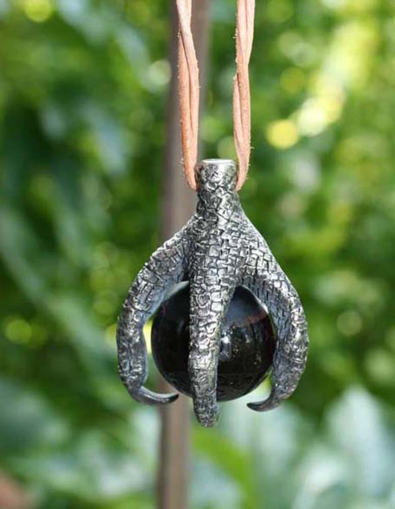 Rabenklaue mit Phiole