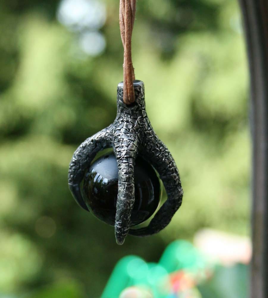 Rabenklaue mit Phiole