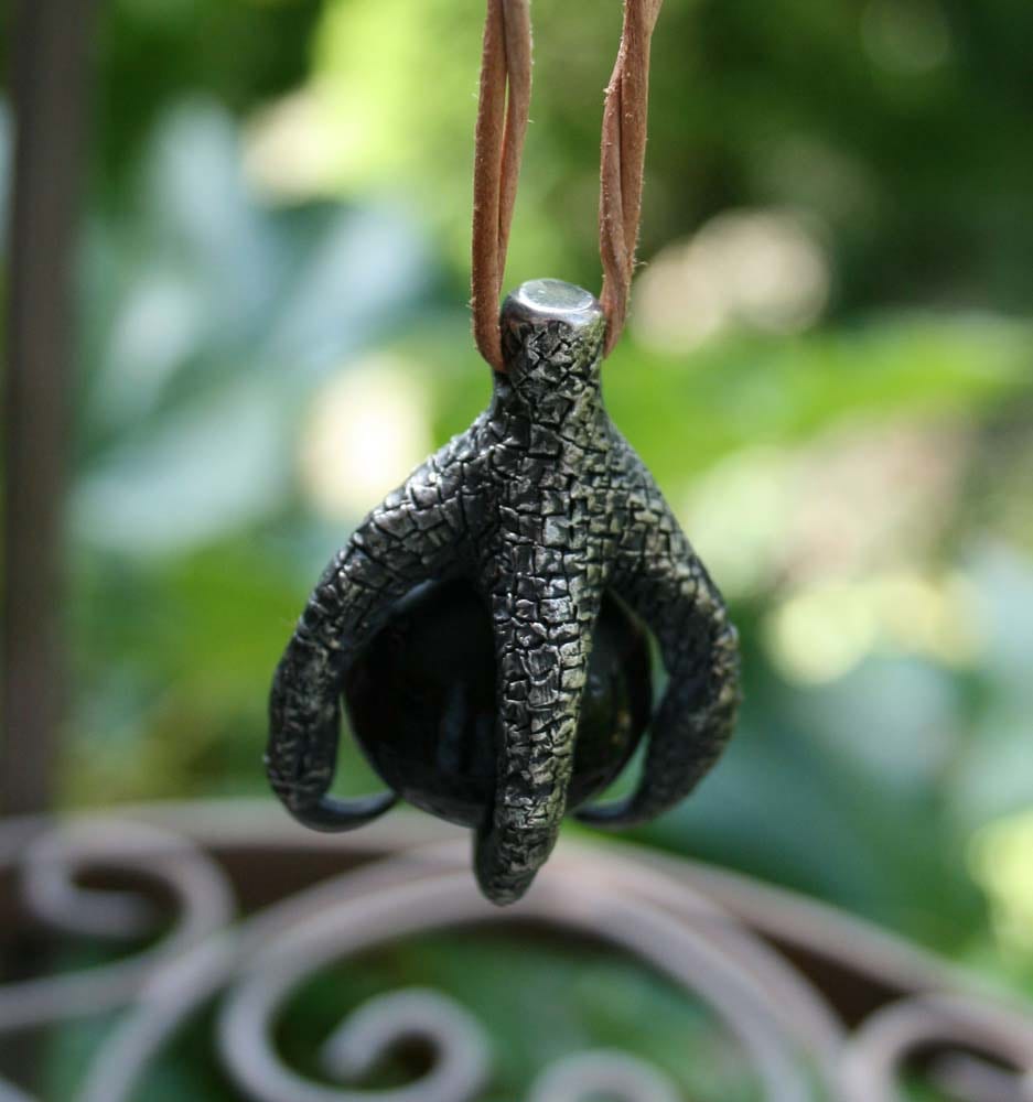 Rabenklaue mit Phiole