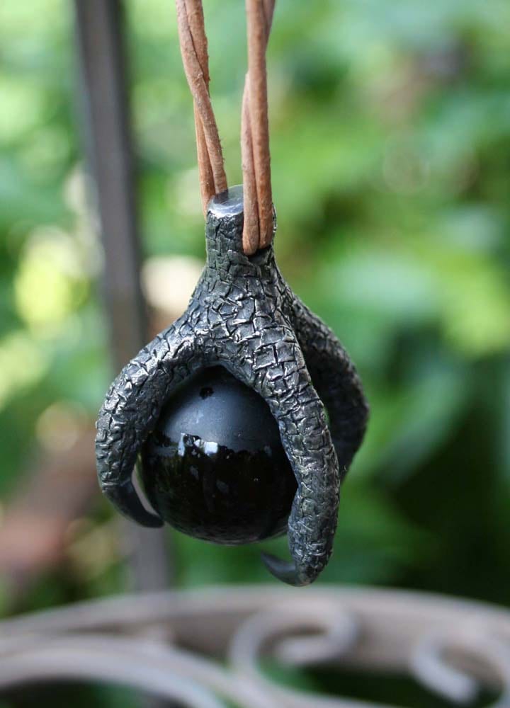 Rabenklaue mit Phiole