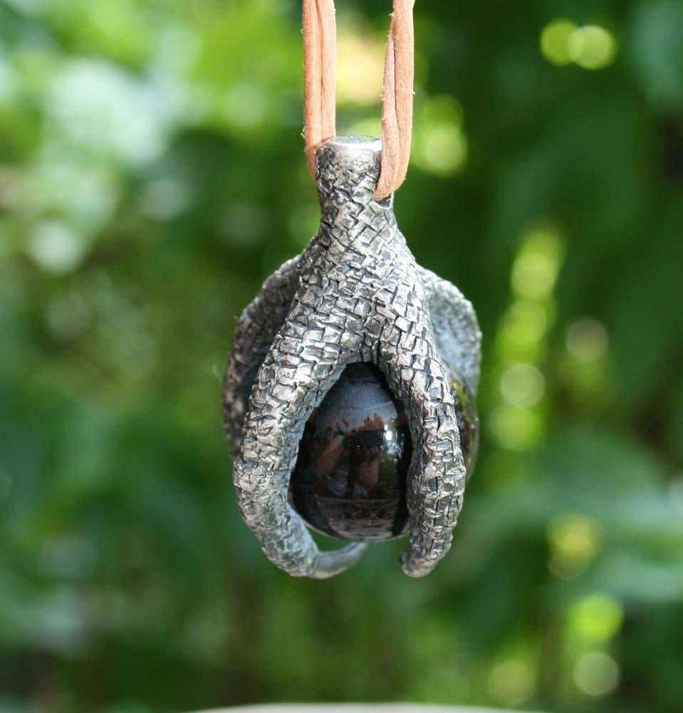 Rabenklaue mit Phiole