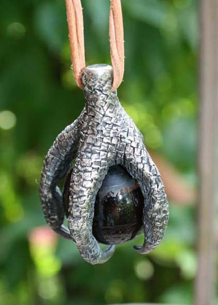 Rabenklaue mit Phiole