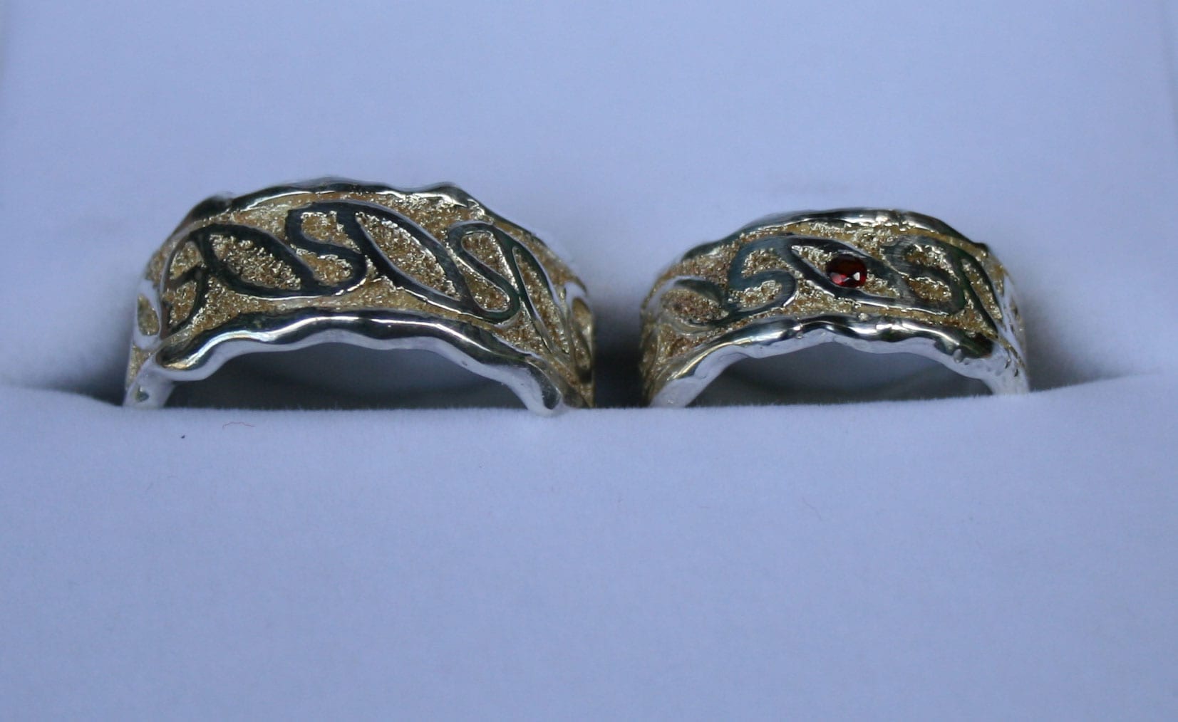 Silberringe Flechtband mit Goldstaub und Schmorrand