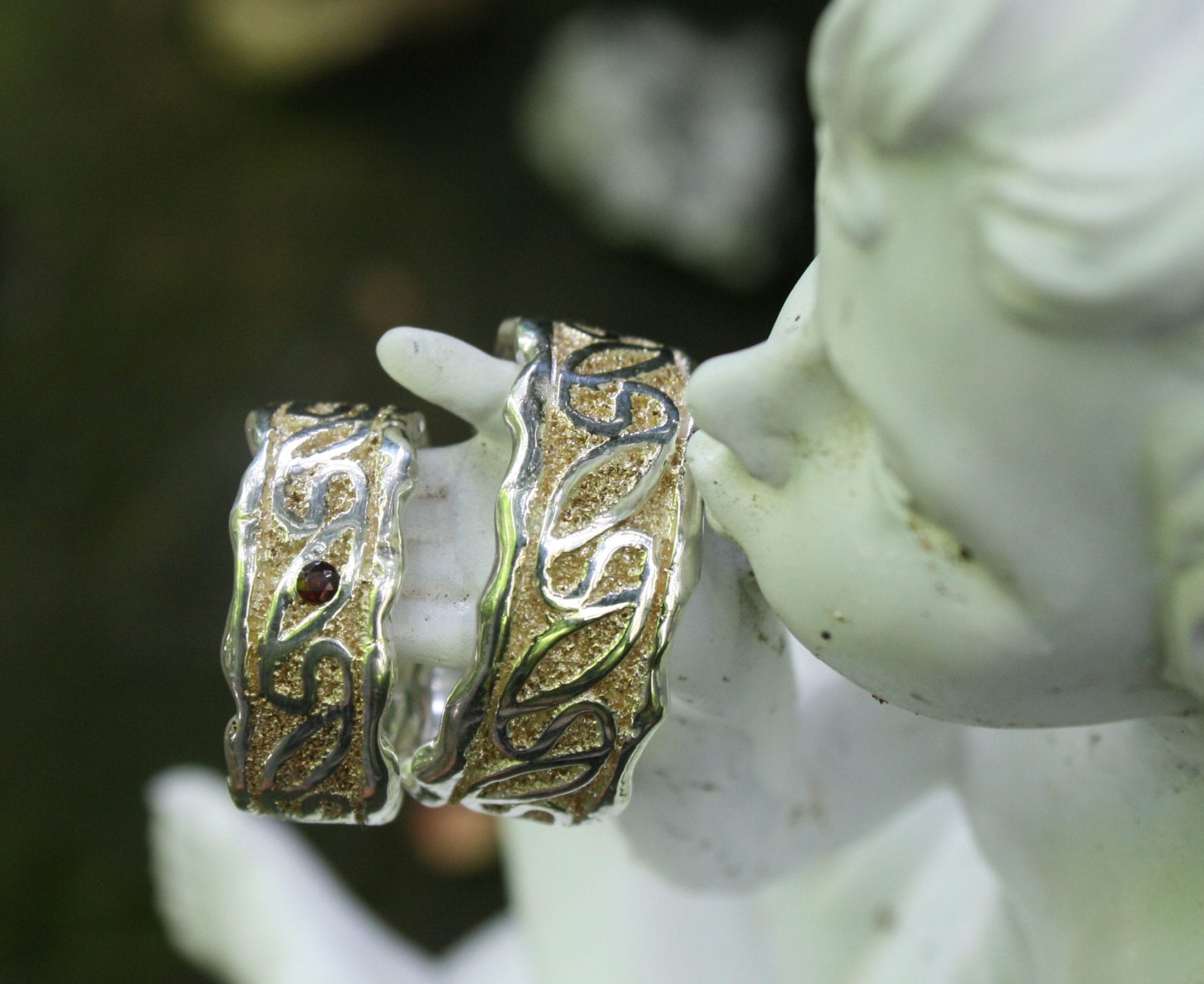 Silberringe Flechtband mit Goldstaub und Schmorrand