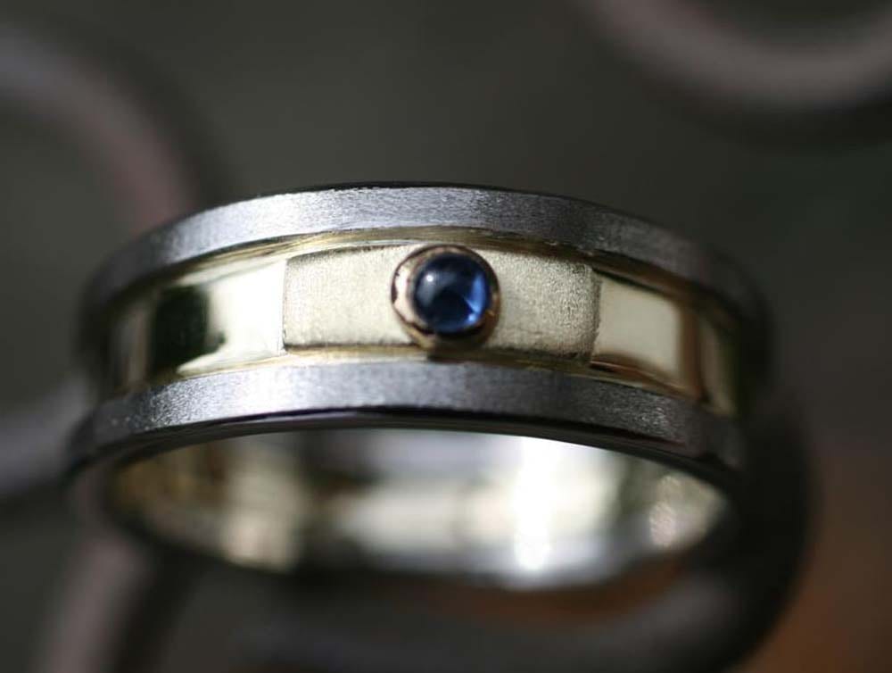 Plantinring mit Saphir