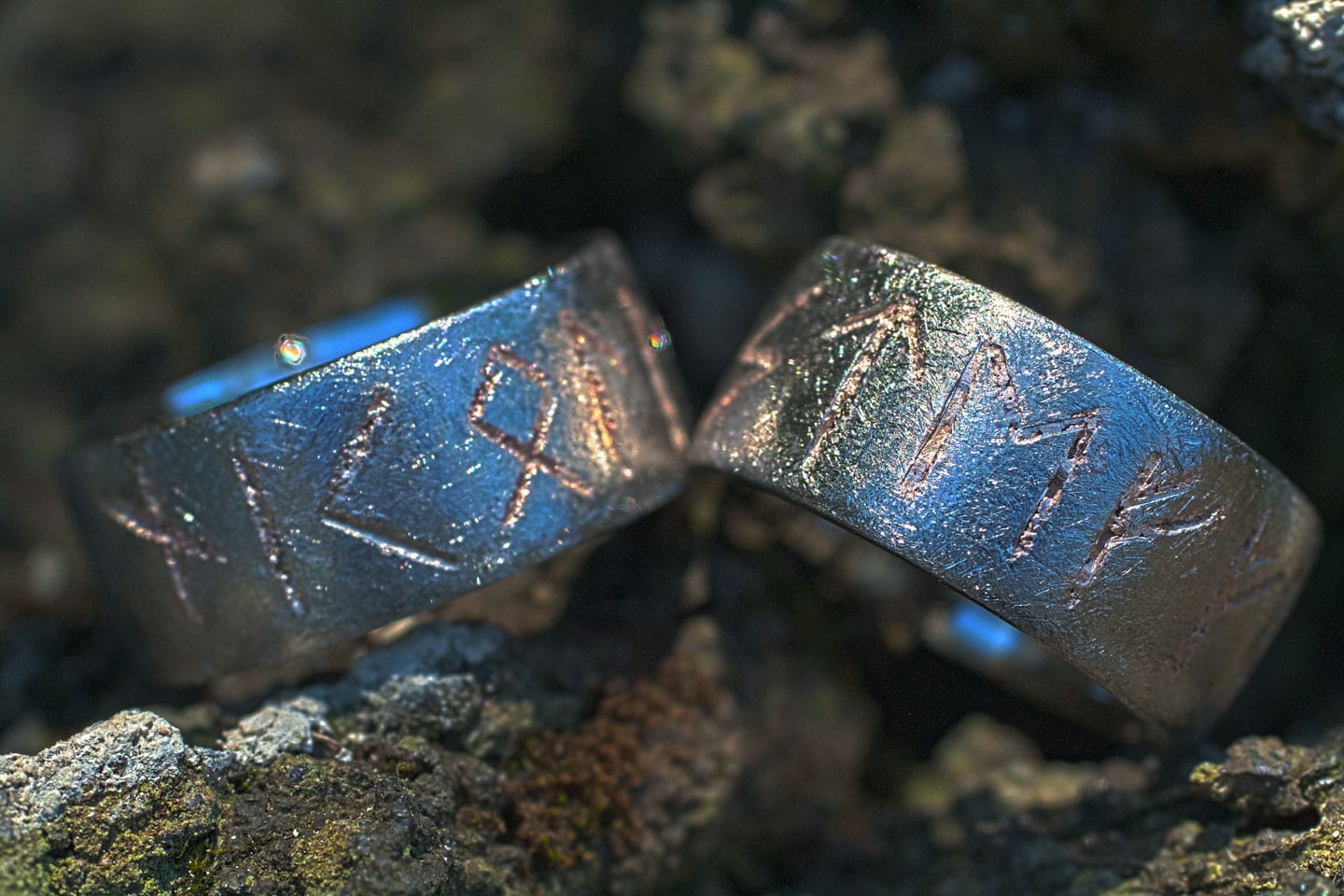 Palladiumringe mit eingelegten Rotgoldrunen