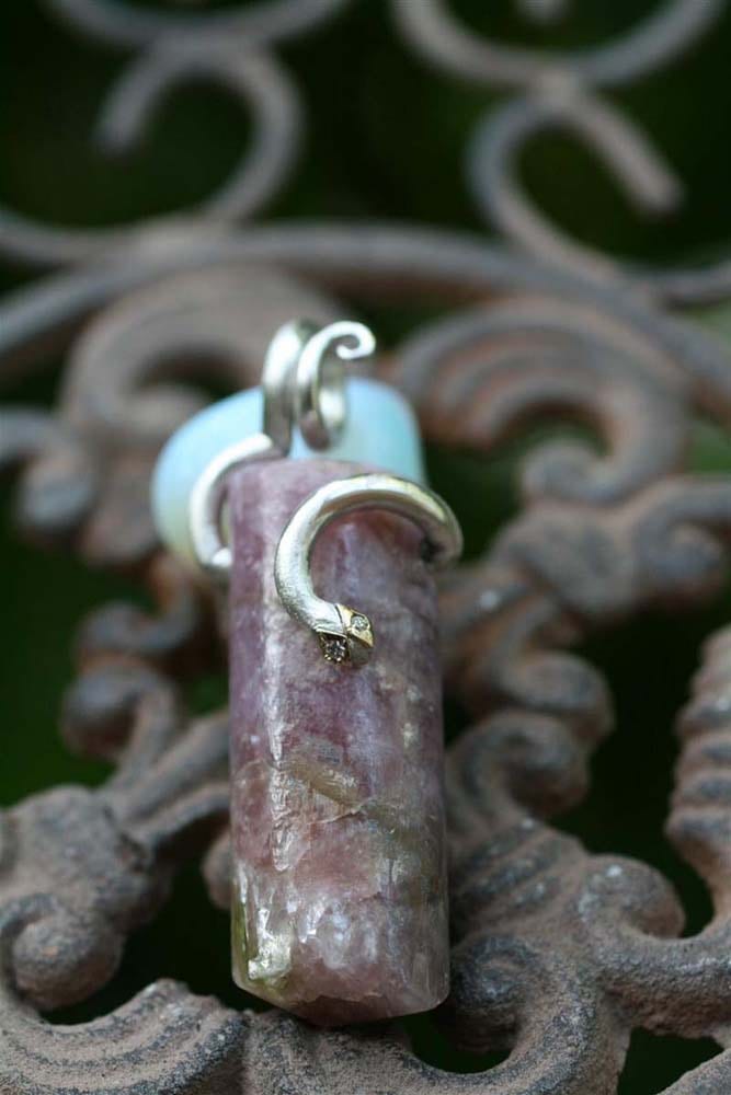 Schlange mit Turmalin