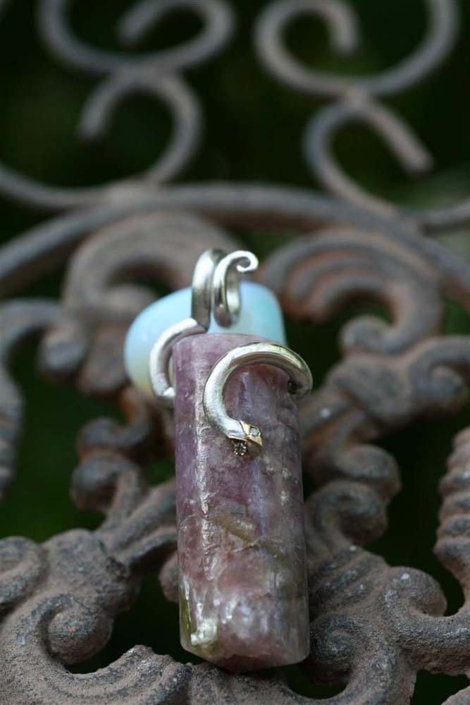 Schlange mit Turmalin