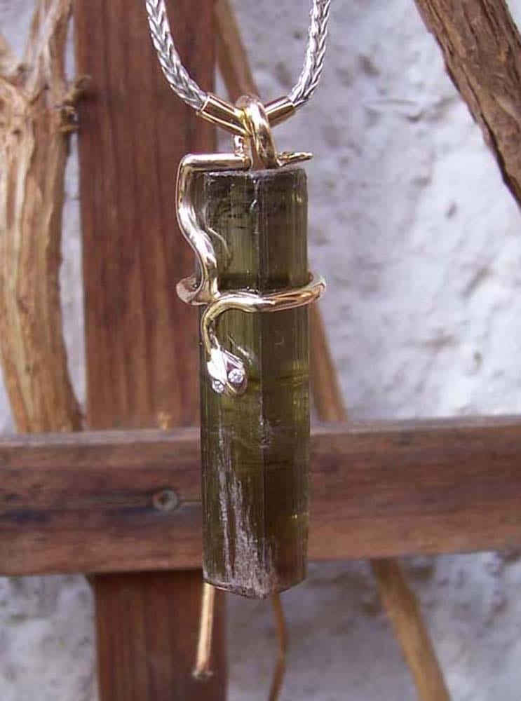 Schlange mit Turmalin grün
