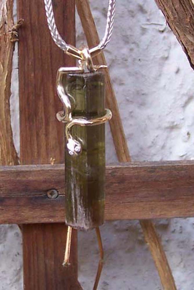 Schlange mit Turmalin grün