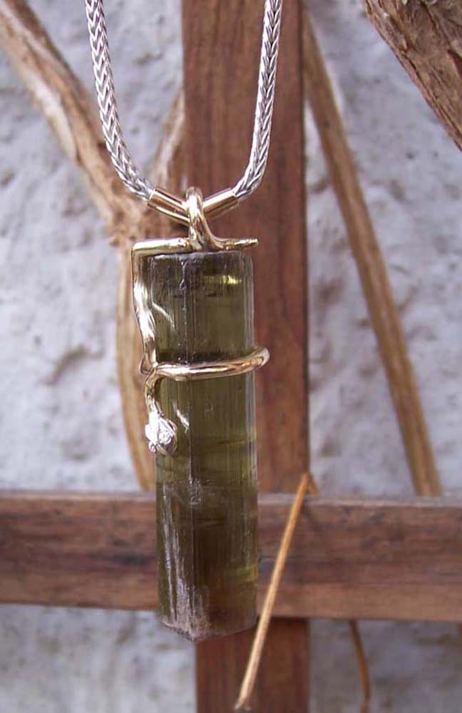 Schlange mit Turmalin grün