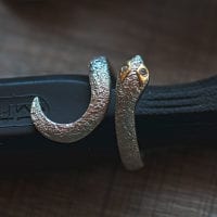 Schlangenring mit Hammerschlgstruktur