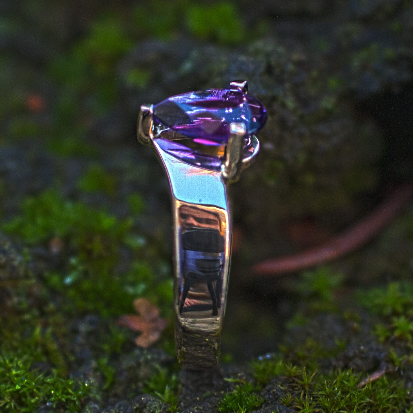 Goldring mit Amethysttropfen