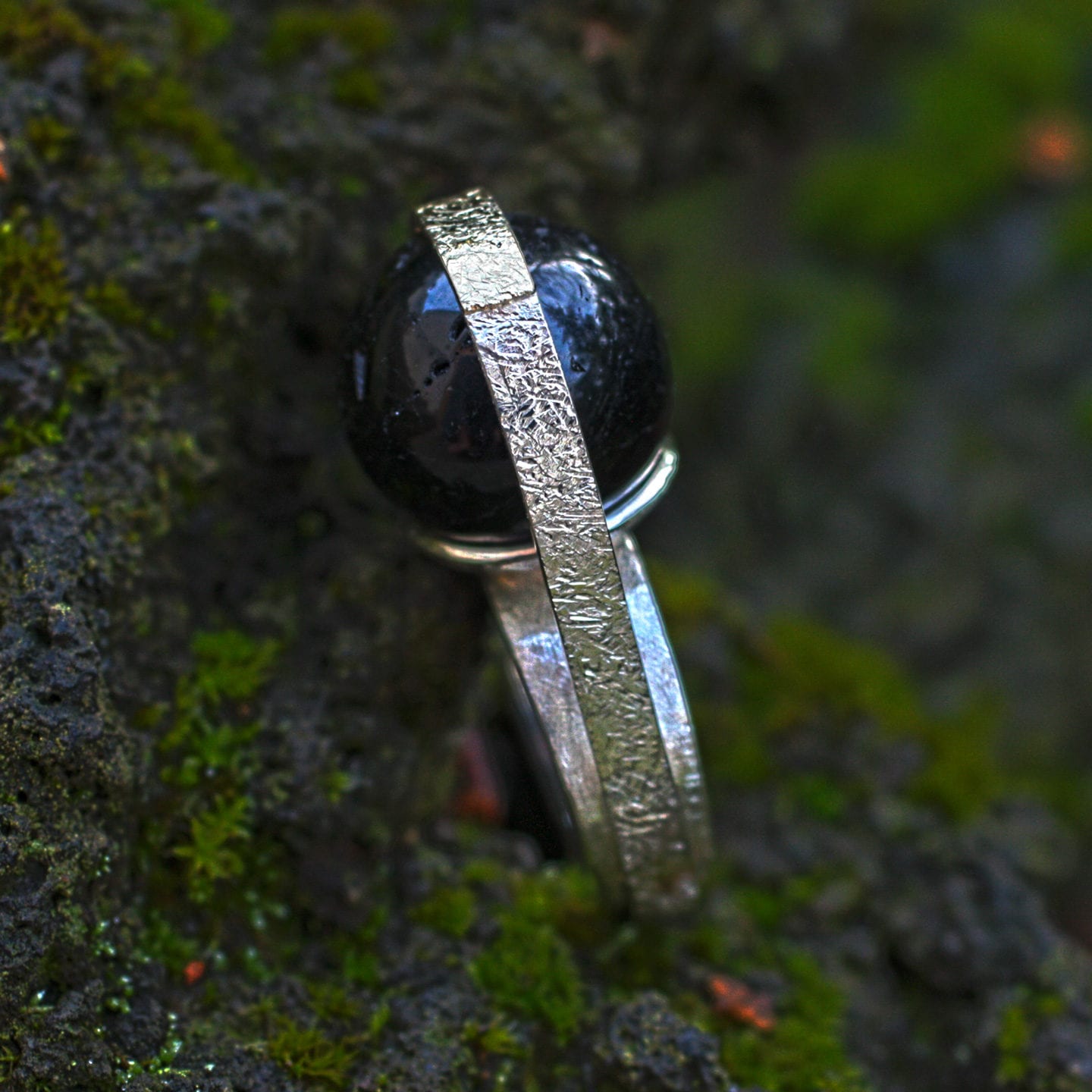 Ring mit Turmalin-Kugel